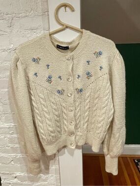 DILVIN Cream Cable Knit Cardigan with Blue Floral Embroidery